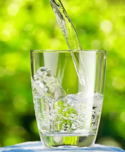 水喝太多也会引起水中毒吗？喝水中毒有什么症状？